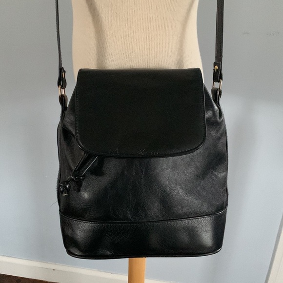 Genuine black leather crossbody-shoulder bag with front flap / backpack styling - Picture 14 of 14